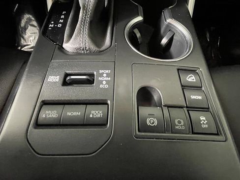 Used 2023 Toyota Highlander XLE AWD/4WD image 22