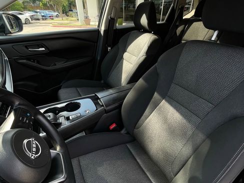 Used 2024 Nissan Rogue SV FWD image 21