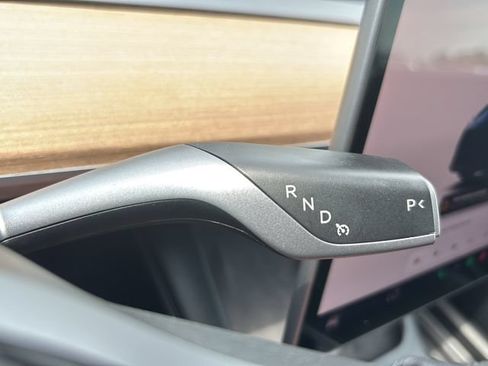 Used 2023 Tesla Model Y Long Range AWD/4WD image 28