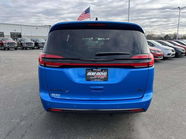 New 2026 Chrysler Pacifica Select w/ S Appearance Package FWD image 6