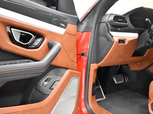 Used 2022 Lamborghini Urus AWD/4WD image 17
