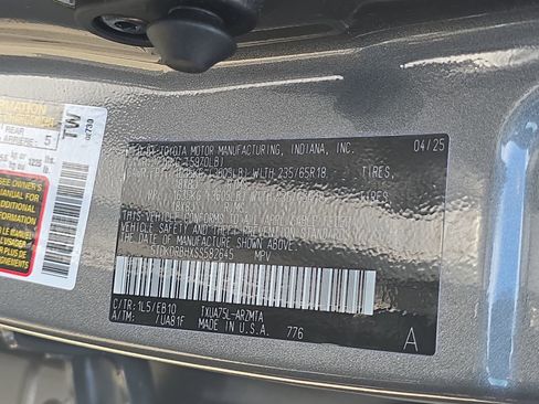 Used 2025 Toyota Highlander XLE AWD/4WD image 39