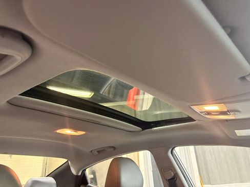 Used 2012 Hyundai Elantra Limited FWD image 21