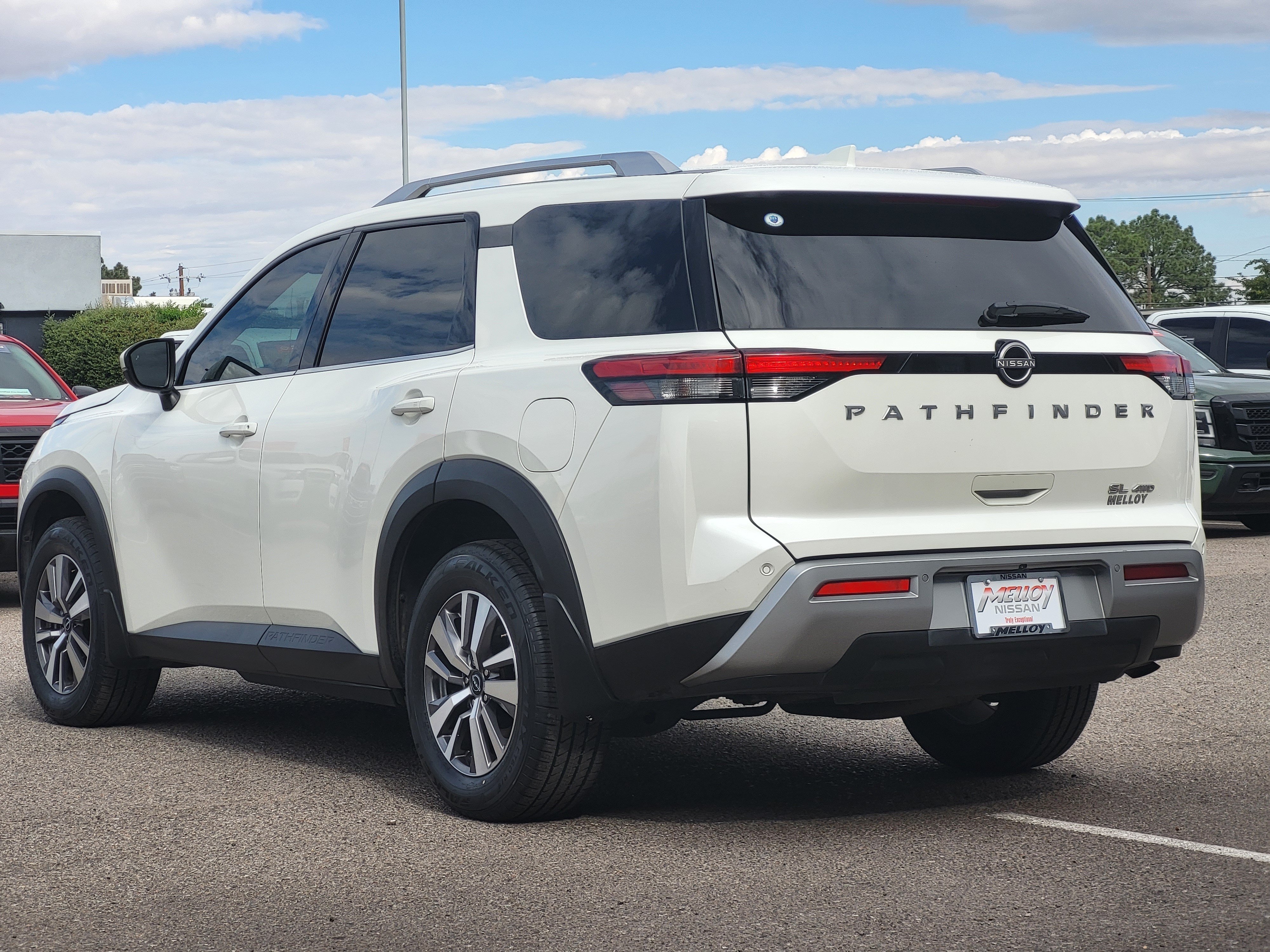 Used 2024 Toyota RAV4 LE AWD/4WD image 4