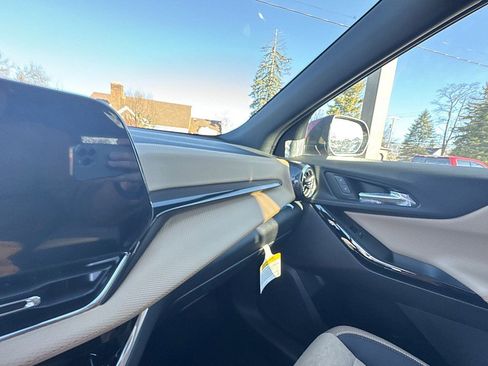 New 2025 Chevrolet Equinox ACTIV w/ Safety and Technology Package image 10