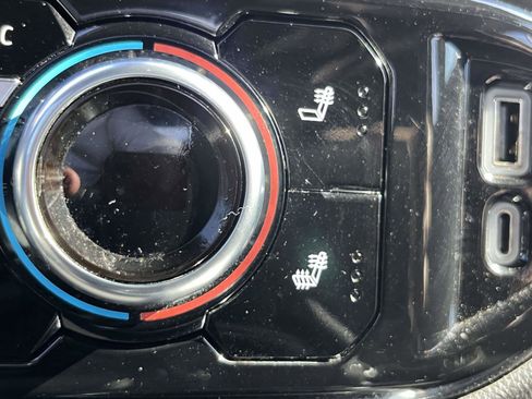 Used 2022 GMC Sierra 1500 Elevation image 25