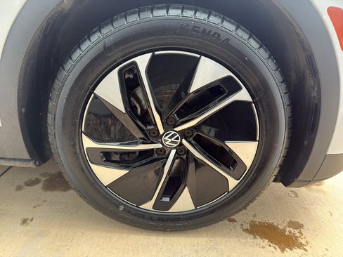 Used 2021 Volkswagen ID.4 Pro image 18