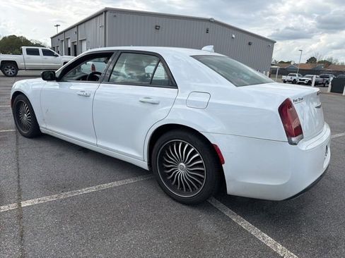 Used 2018 Chrysler 300 Touring w/ Sport Appearance Package image 4