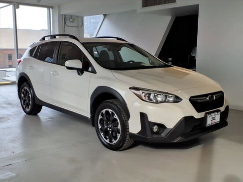 Used 2023 Subaru Crosstrek 2.0i Premium image 3