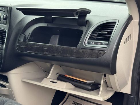 Used 2017 Dodge Grand Caravan SE FWD image 32