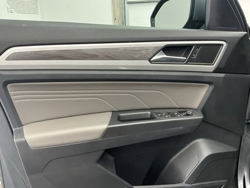 Used 2022 Volkswagen Atlas Cross Sport SE image 12