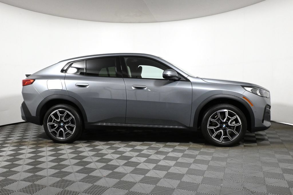 Used 2025 BMW X2 xDrive28i w/ Technology Package AWD/4WD image 8