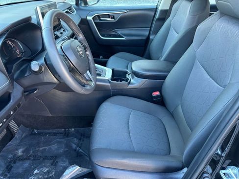 Used 2025 Toyota RAV4 XLE image 23