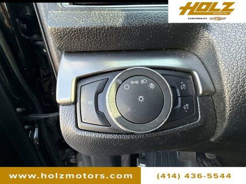Used 2018 Ford Explorer XLT image 17