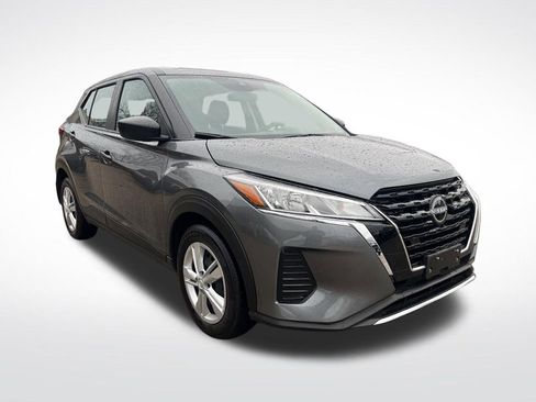 Used 2025 Nissan Kicks Play S image 3