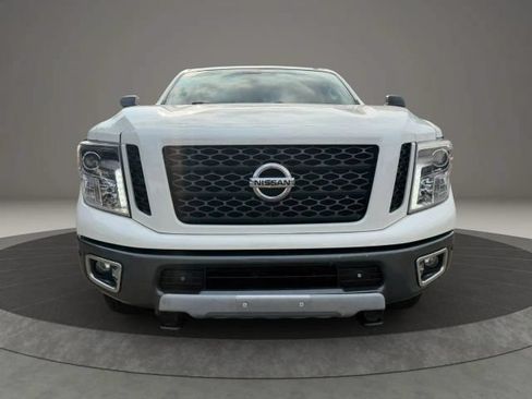 Used 2017 Nissan Titan PRO-4X w/ Pro-4x Convenience Package AWD/4WD image 2