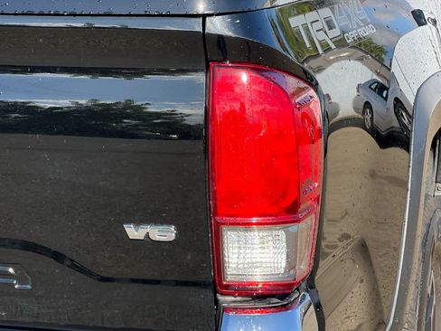 Used 2016 Toyota Tacoma TRD Off-Road w/ Towing Package AWD/4WD image 21