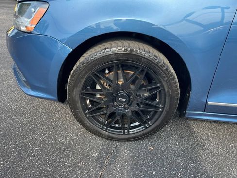 Used 2017 Volkswagen Jetta SEL FWD image 4