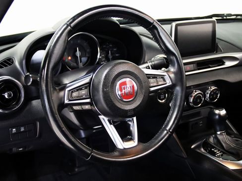 Used 2017 FIAT 124 Spider Classica image 35