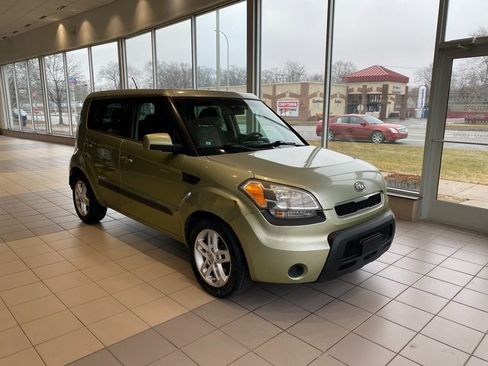 Used 2011 Kia Soul + image 2