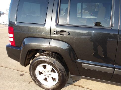 Used 2009 Jeep Liberty Sport w/ Popular Equipment Group image 32