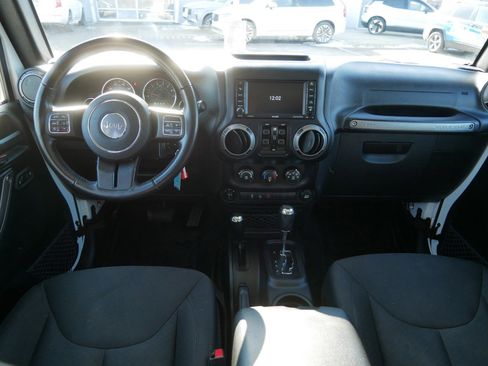 Used 2018 Jeep Wrangler Unlimited Sport image 14