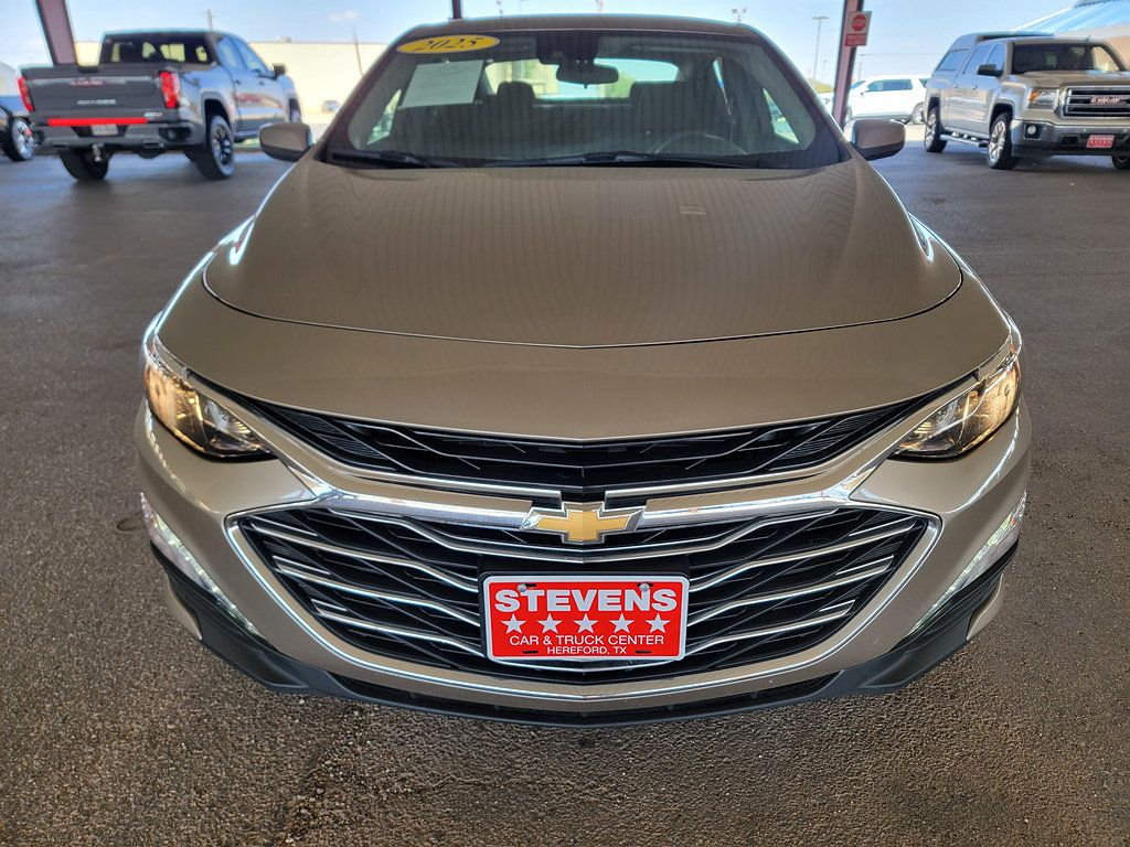 Used 2025 Chevrolet Malibu LT FWD image 4