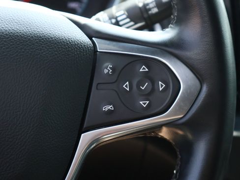 Used 2023 Chevrolet Traverse LT FWD image 14