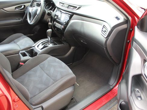 Used 2016 Nissan Rogue S w/ Appearance Package image 12