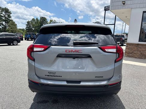 Used 2023 GMC Terrain SLT w/ Infotainment Package II AWD/4WD image 8