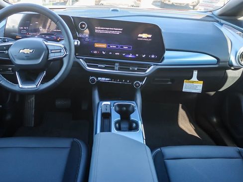 Used 2026 Chevrolet Equinox EV LT image 11