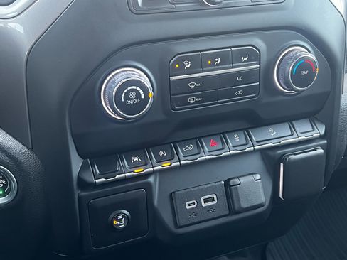 Used 2022 Chevrolet Silverado 1500 Custom Trail Boss image 18