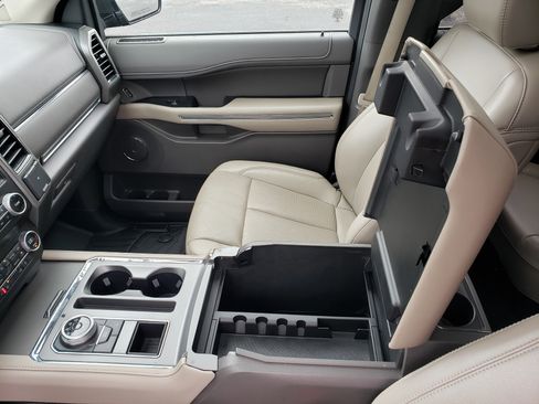 Used 2021 Ford Expedition XLT image 27