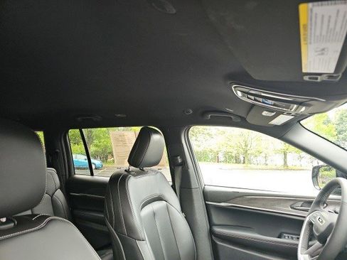 Used 2024 Jeep Grand Cherokee L Limited image 13