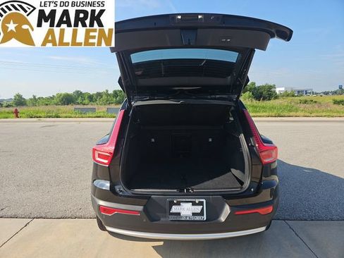 Used 2023 Volvo XC40 B5 Plus AWD/4WD image 25