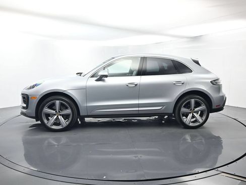 Certified 2025 Porsche Macan AWD/4WD image 2