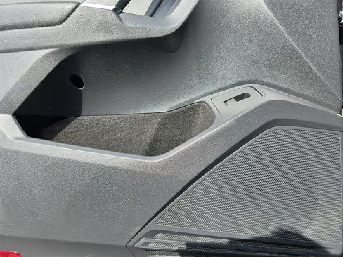 Certified 2020 Volkswagen Tiguan SEL image 32