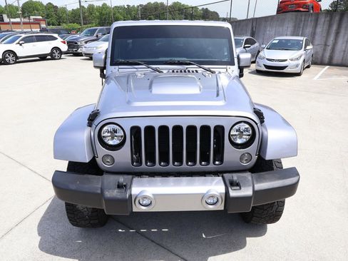 Used 2015 Jeep Wrangler Unlimited Sahara AWD/4WD image 11