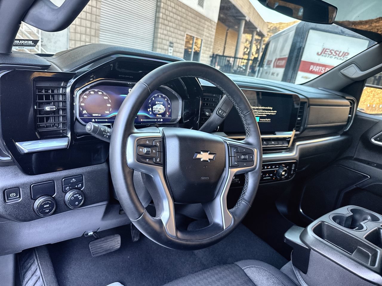 Used 2023 Chevrolet Silverado 1500 LT RWD image 10