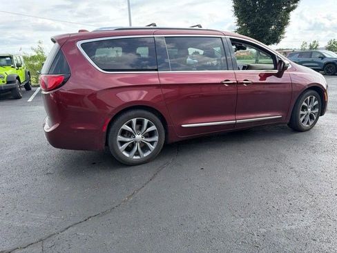 Used 2019 Chrysler Pacifica Limited w/ Tire & Wheel Group FWD image 14