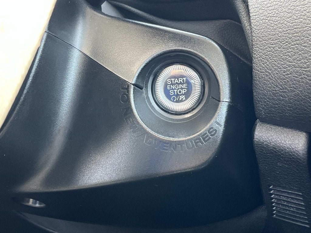 Used 2023 Jeep Renegade Latitude AWD/4WD image 17