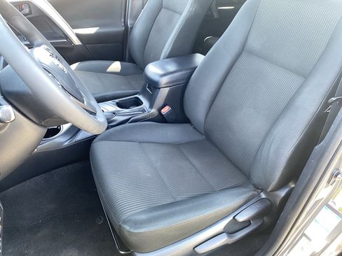 Used 2018 Toyota RAV4 LE w/ Carpet Mat Package AWD/4WD image 16