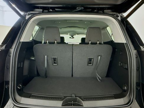 Used 2023 GMC Acadia SLE w/ Driver Convenience Package image 31