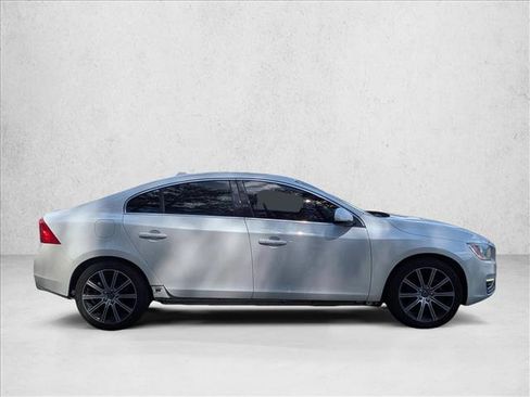 Used 2018 Volvo S60 T5 Inscription image 4