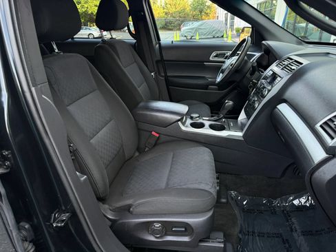 Used 2014 Ford Explorer XLT AWD/4WD image 19