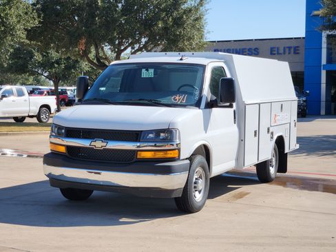 New 2025 Chevrolet Express 3500 w/ Power Convenience Package image 10