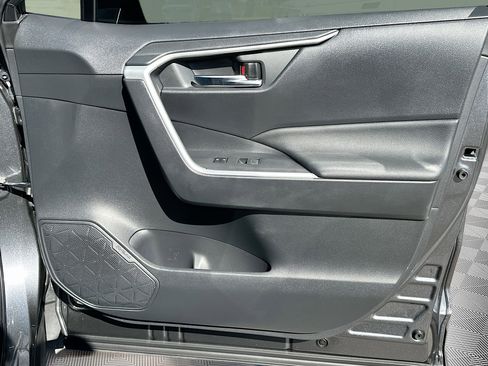 Used 2022 Toyota RAV4 XLE Premium image 33