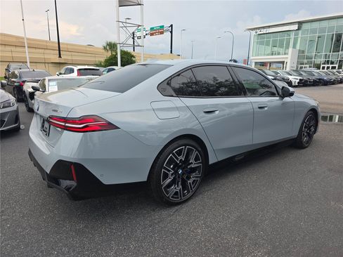Used 2026 BMW i5 eDrive40 w/ M Sport Package RWD image 2