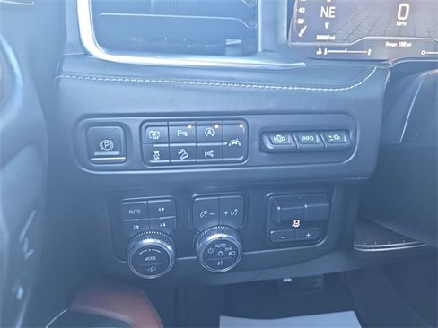 Used 2023 GMC Yukon XL Denali Ultimate image 23