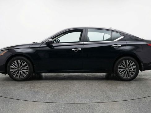 Used 2025 Nissan Altima 2.5 SV image 5
